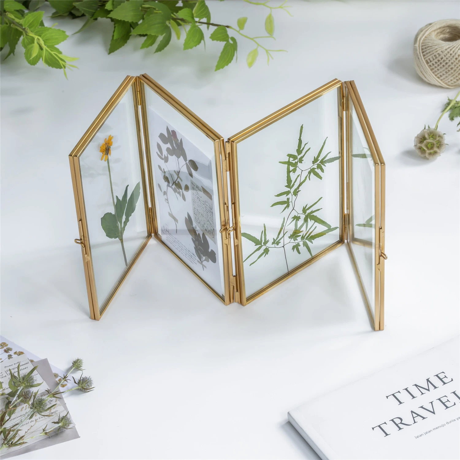 Handmade Tabletp Brass Glass Photo Picture Display Folding Screen Type Frame 3-Folded 5" X 7" 1 Handmade Tabletp Brass Glass Photo Picture Display Folding Screen Type Frame 3-Folded 5" X 7"